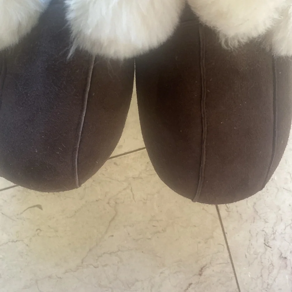 Cozy Brown suede Slippers with White shearling cuff and lining.NWOT - Picture 2 of 5